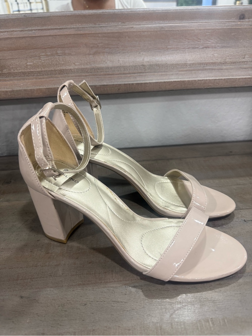 Bandolino Blush Nude Patent Block Heel Ankle Strap Sandals Size 8.5
